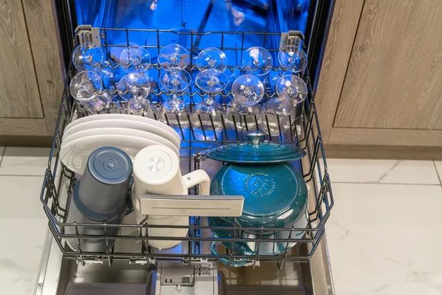 Thermador® Star Sapphire® 24" Stainless Steel Top Control Built In Dishwasher-8