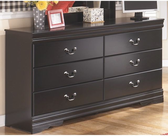 Signature Design by Ashley® Huey Vineyard Black Dresser and Mirror-3