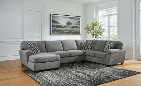 Living room set featuring Benchcraft furniture