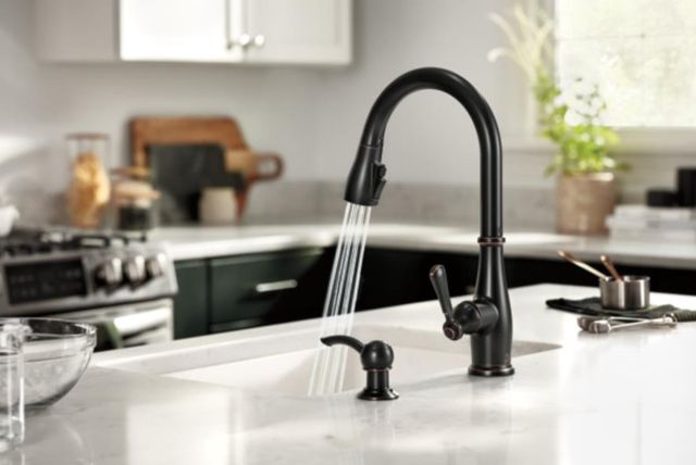Peerless Elmhurst® Oil Rubbed Bronze Single Handle Pull-Down Kitchen Faucet-2