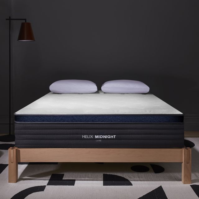 Helix Sleep Luxe Midnight 13.5" Hybrid Medium Pillow Top Twin Mattress in a Box with GlacioTex™ Cooling Cover-2