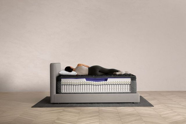 Beautyrest Black® Series 4 Hybrid 16" Plush Box Top Queen Mattress-8