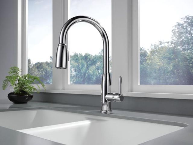 Peerless Core Chrome Single Handle Pull-Down Kitchen Faucet-1