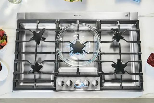 Thermador® Masterpiece® Pedestal Star® 36" Stainless Steel Natural Gas Cooktop-9