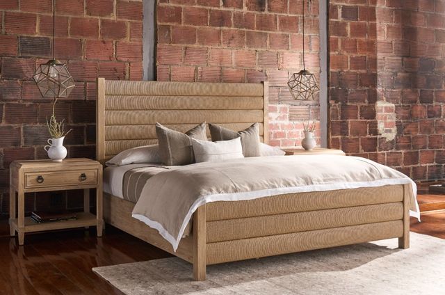 Universal Explore Home™ Griffith Park Canyon Queen Post Bed-1