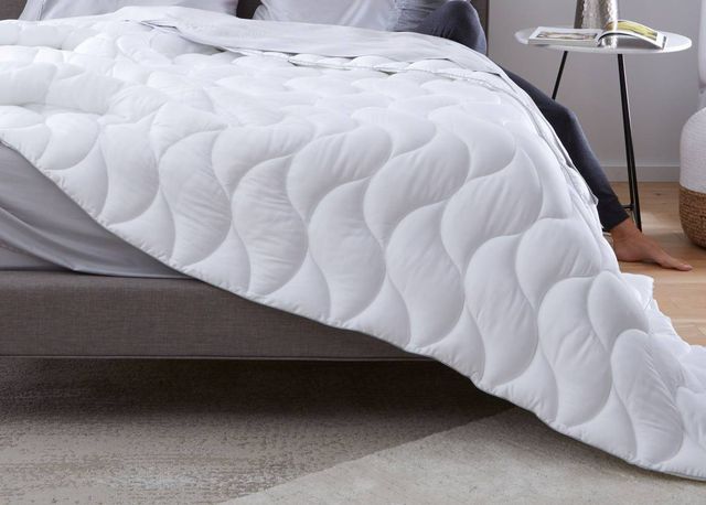 BEDGEAR® Performance® Lyocell and Nylon Blend Medium Weight Full/Queen Comforter-2