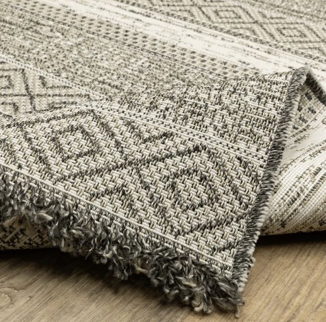 Oriental Weavers™ Gillian 5'x7' Style 3 Area Rug-4