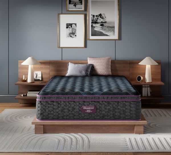 Beautyrest World Class Level Three 15.75" Pocketed Coil Medium Pillow Top Queen Mattress