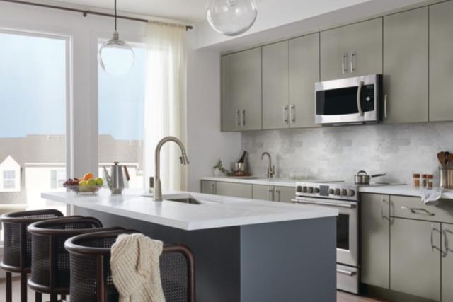 Peerless Ezra® Stainless Single Handle Pull-Down Kitchen Faucet-3