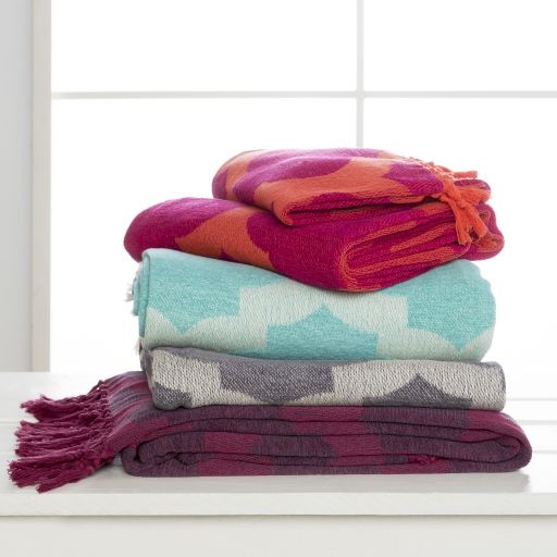 Surya Trellis Fuchsia 50"x70" Throw Blanket-2