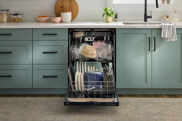 Whirlpool 24" Fingerprint Resistant Black Stainless Steel Top Control Built In Dishwasher