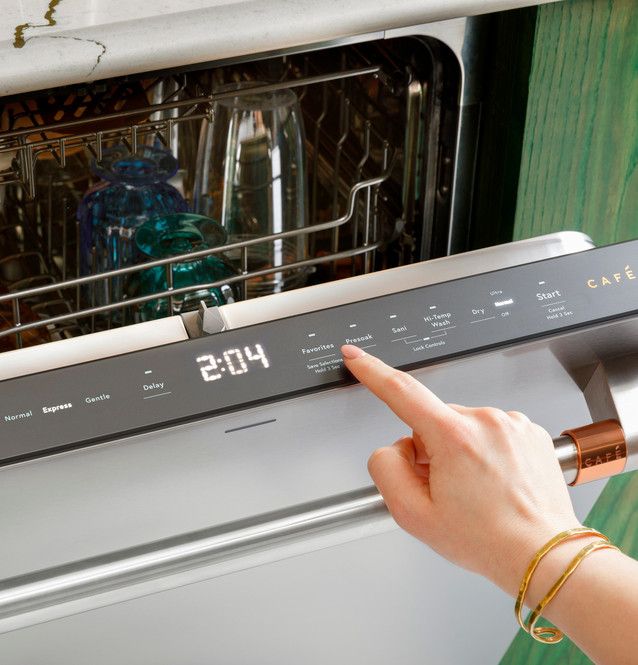Cafe™ 24" Modern Glass Top Control Built In Dishwasher-3