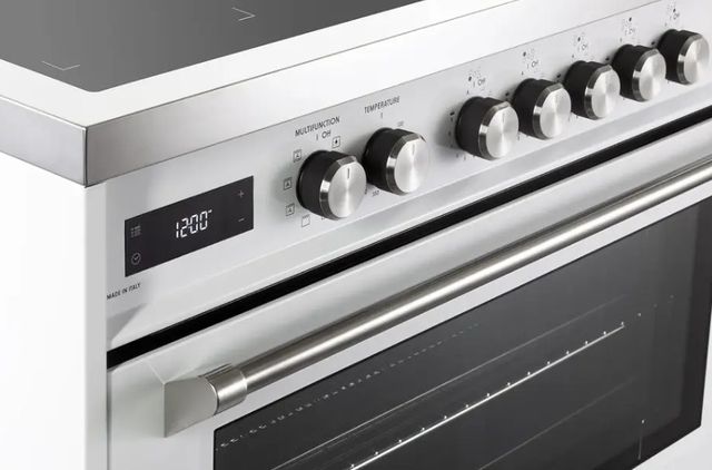 Verona® Ultima 36" White Pro Style Induction Range-3