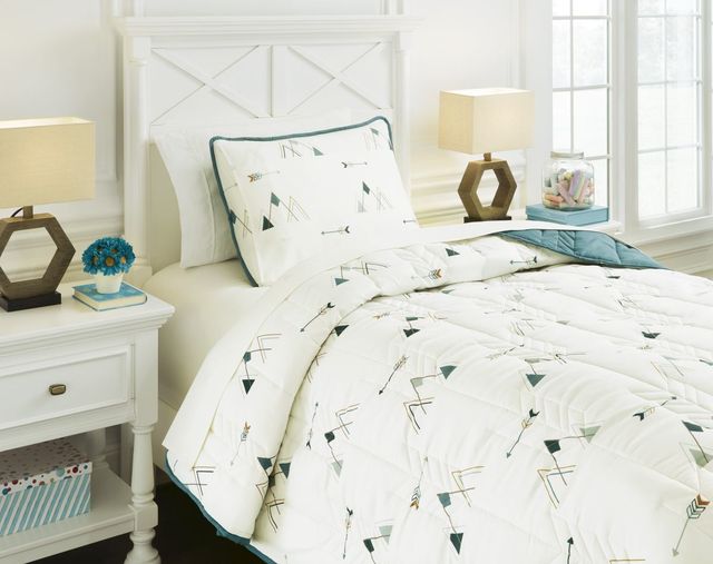 Signature Design by Ashley® Averlett Teal/White/Gray Twin Quilt Set-4