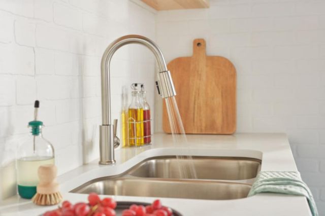 Peerless Flute™ Stainless Single Handle Pull-Down Kitchen Faucet-2