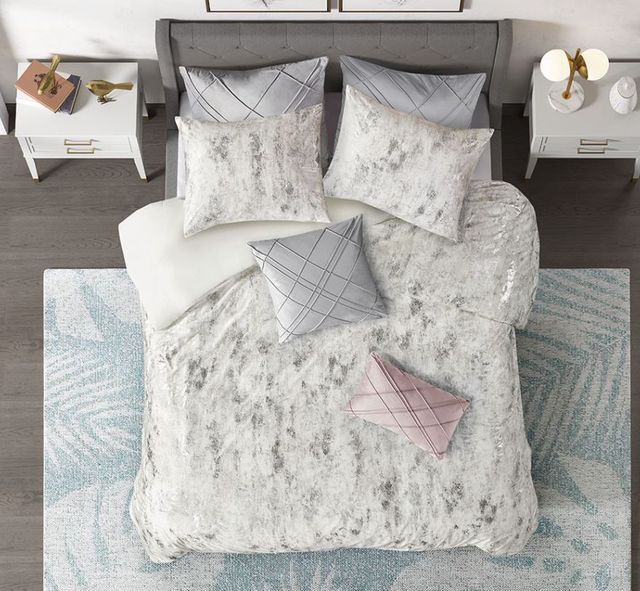 Olliix by CosmoLiving Pearl Ivory Full/Queen Metallic Printed Velvet Comforter Set-3