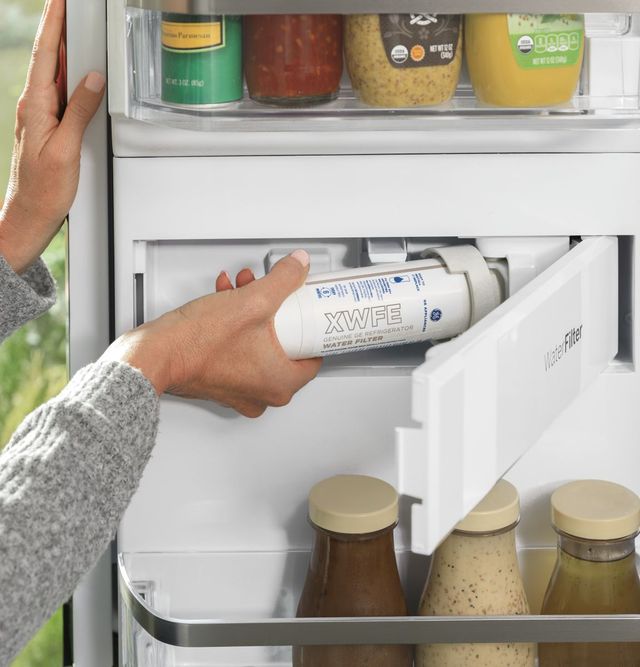 GE® White Refrigerator Water Filter-4