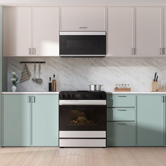 Samsung Bespoke 30" White Glass Slide In Gas Range-6