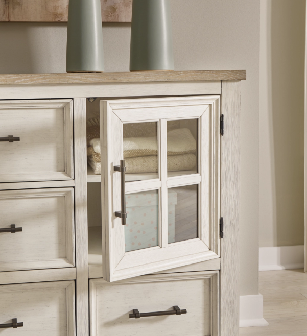 Benchcraft® Shaybrock 4-Piece Antique White King Panel