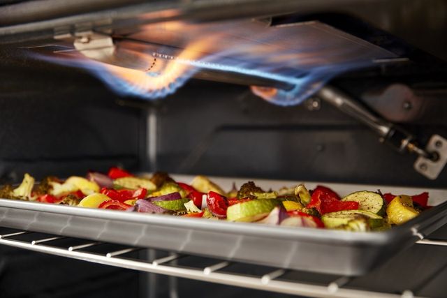 Whirlpool® 30" Black Freestanding Gas Range-3