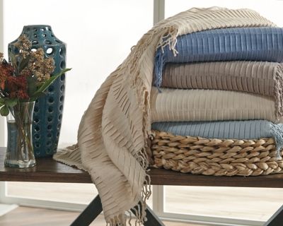 Signature Design by Ashley® Mendez 3-Piece Taupe Throws-2
