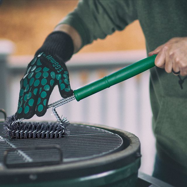 Big Green Egg® Diamond-Coated Nylon Bristle Grid Scrubber-1