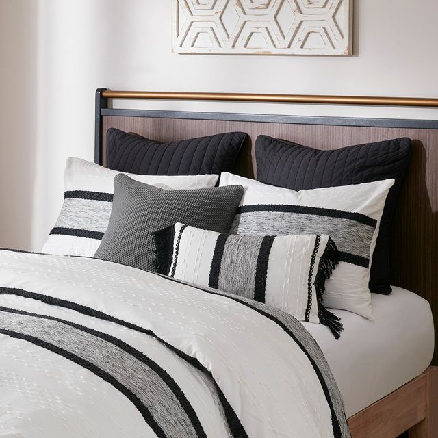Olliix by INK+IVY Cole 3 Piece Cotton Jacquard Black and White Full/Queen Comforter Set-1