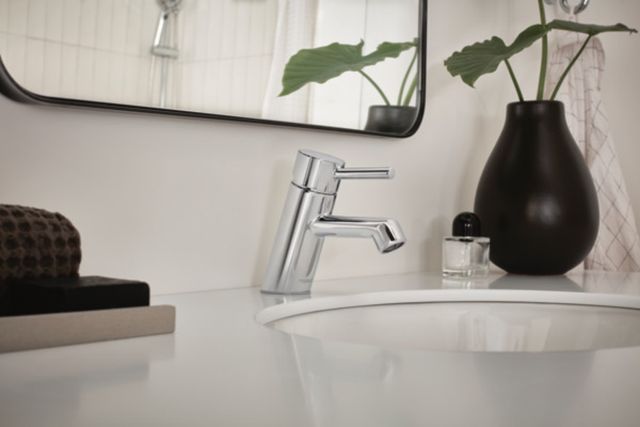 Peerless Precept® Chrome Single Handle Bathroom Faucet-1