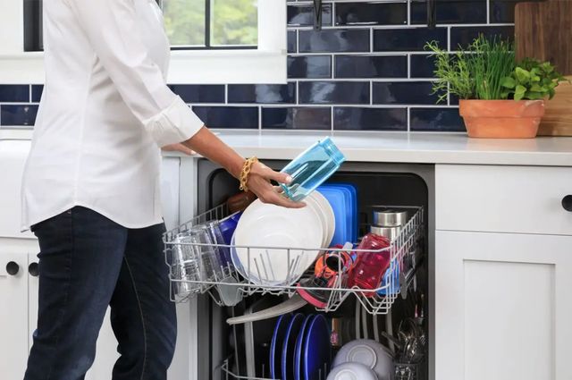 GE 24-inch Stainless Steel Built-In Dishwasher with Front Controls GE 24-inch Stainless Steel Built-In Dishwasher with Front Controls
