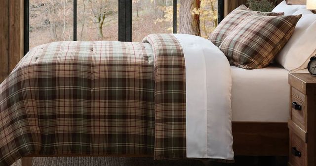 HiEnd Accents Huntsman II Hunt 3-Piece Burgundy/Evergreen/Tobacco Brown King Bedding Bundle-0
