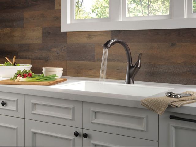 Delta Linden™ Venetian Bronze Single Handle Pull-Out Kitchen Faucet-3