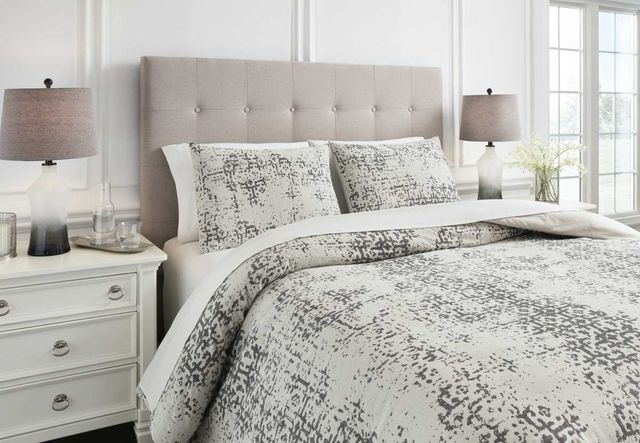 Signature Design by Ashley® Addey Charcoal/Bone Queen Comforter Set-2