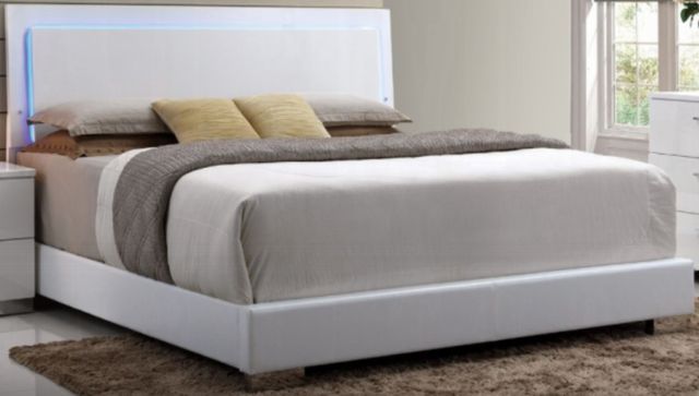 ACME Furniture Lorimar White Eastern King Panel Bed-0