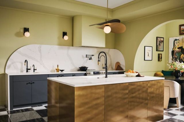 Brizo Litze® Matte Black Brilliance® Luxe Gold® Smarttouch Prep Faucet with Arc Spout -2