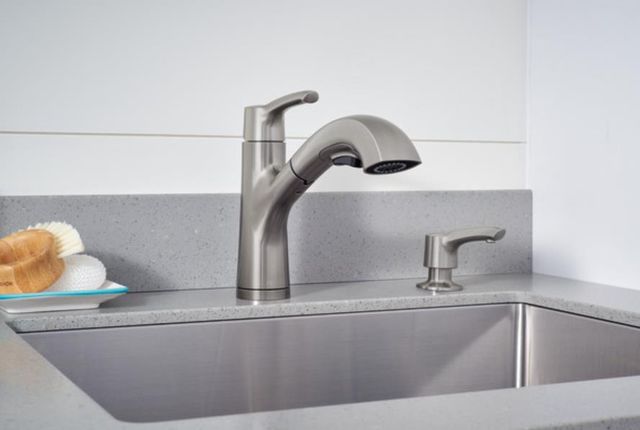Peerless Parkwood® Stainless Single Handle Pull-Out Kitchen Faucet-1