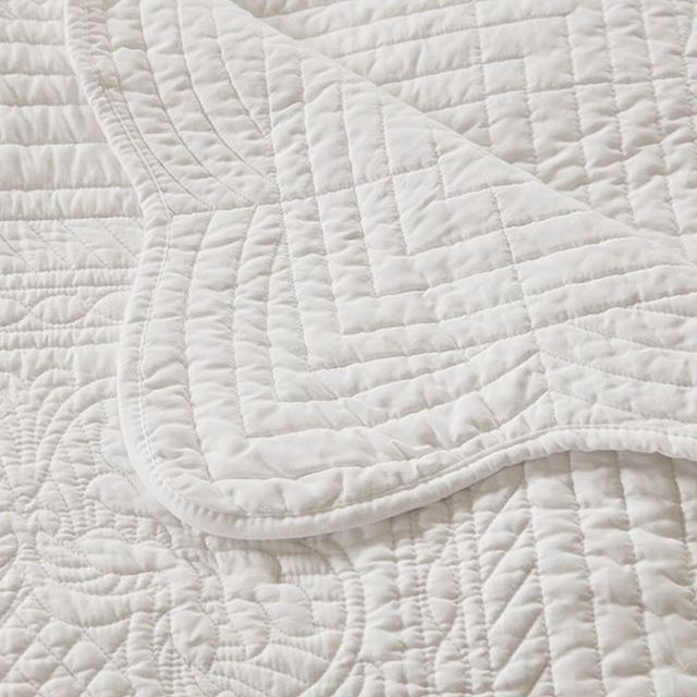 Olliix by Madison Park White Tuscany Oversized Quilted Throw with Scalloped Edges-4