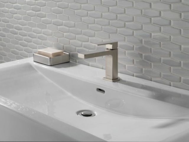 Peerless Xander® Brushed Nickel Single Handle Lavatory Faucet-2