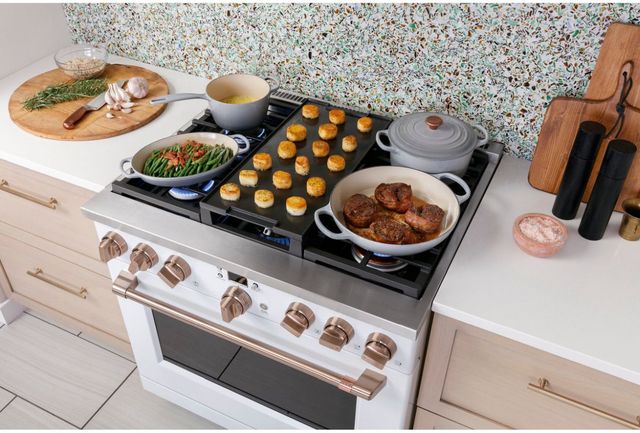 Café™ 36" Stainless Steel Pro Style Dual Fuel Range-12