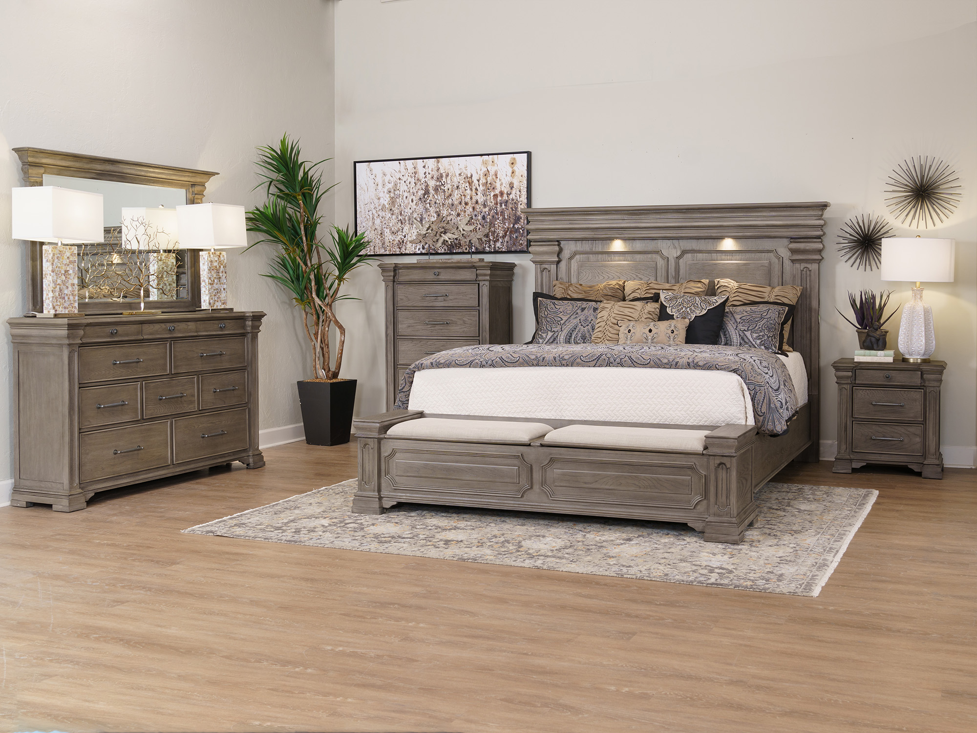 【美品】Silver Meadows B-Sides Box Set Mansion Queen Bedroom Set, Mattress Free! | Bob Mills Furniture