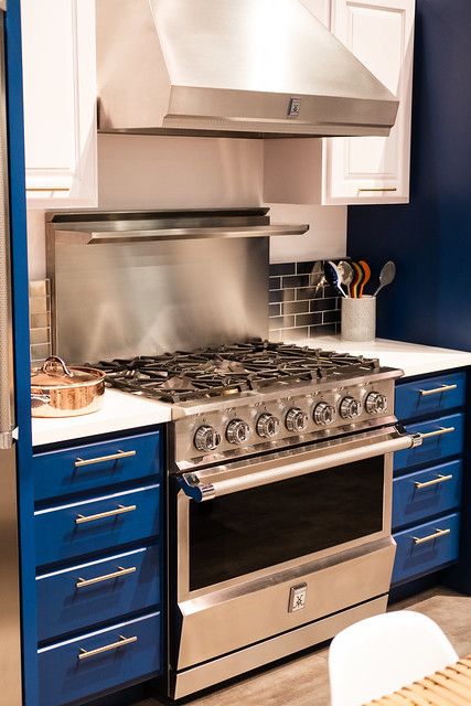 Hestan® KRG Series 36" Steeletto Pro Style Natural Gas Range with 12" Griddle-2