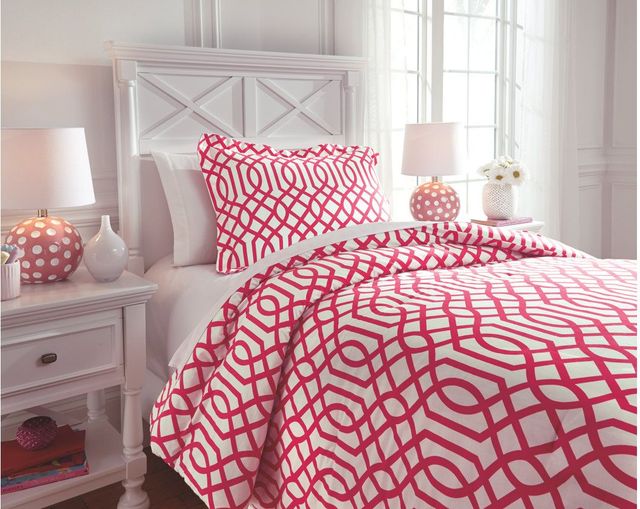 Signature Design by Ashley® Loomis 2-Piece Fuchsia Twin Comforter Set-1