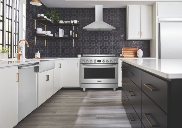Frigidaire Professional® 36'' Smudge-Proof® Stainless Steel Pro Style Dual Fuel Range-6