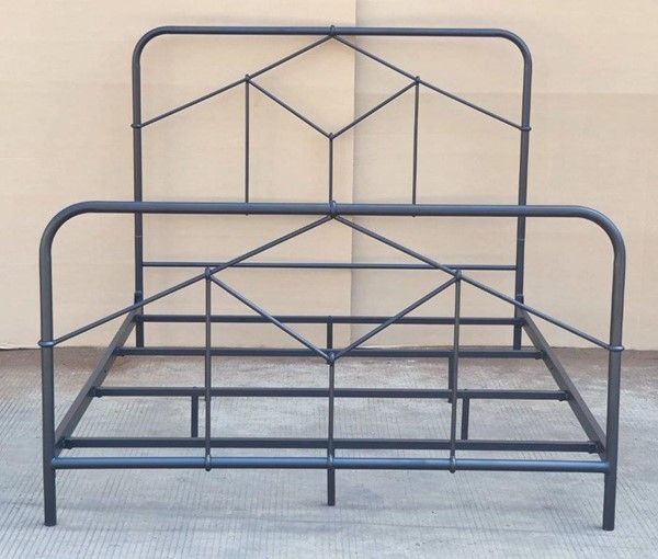 Signature Design by Ashley® Nashburg Black Queen Metal Bed-3