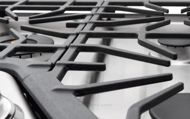Viking® 3 Series 36" Stainless Steel Liquid Propane Cooktop-1