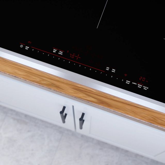 Bosch® 800 Series 36" Black/Stainless Steel Induction Cooktop-6