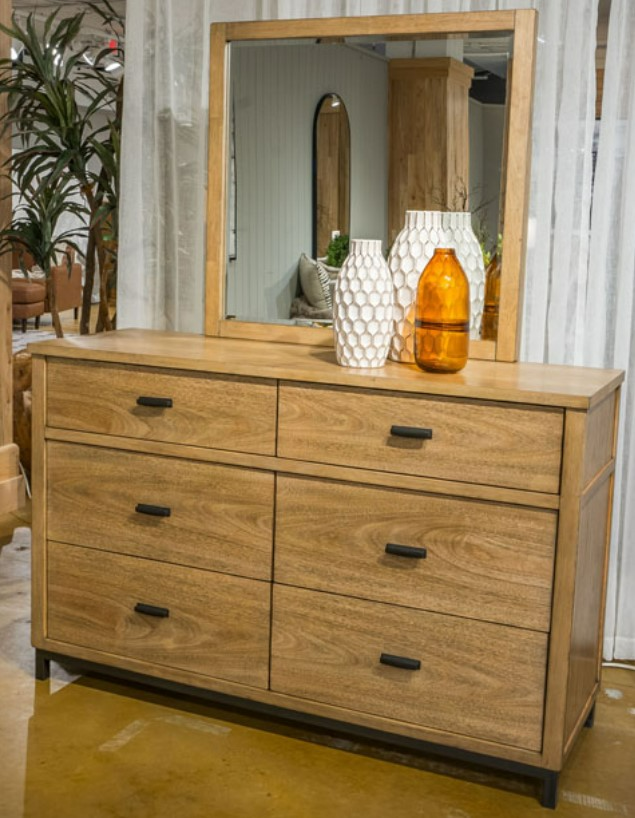 Tomtyn Dresser - Light Brown Tomtyn Dresser - Light Brown
