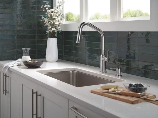 Delta Cordova™ Lumicoat® Arctic Stainless Single Handle Kitchen Faucet-1