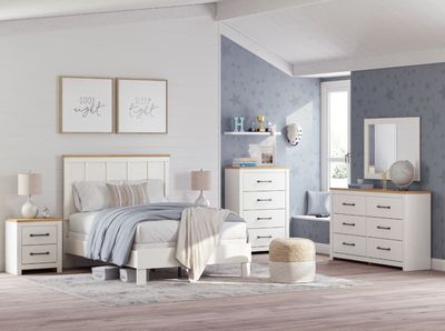 Benchcraft Linnocreek White Dresser and Mirror Benchcraft Linnocreek White Dresser and Mirror