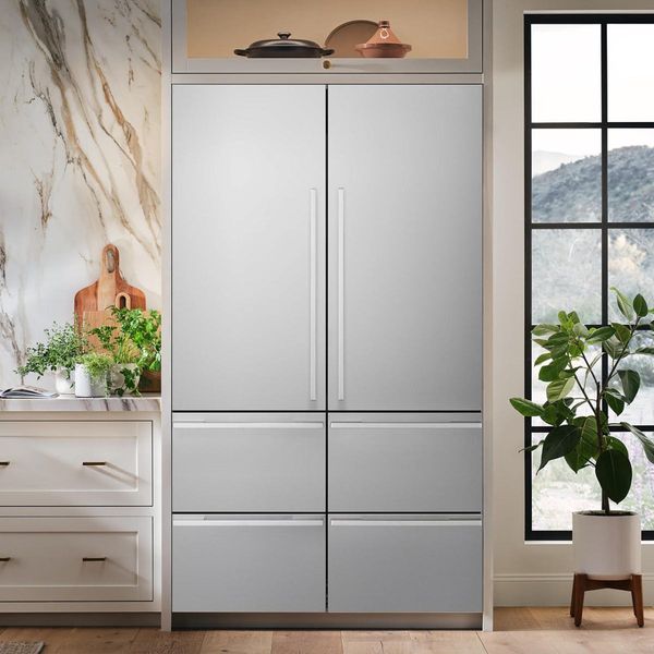 SKS luxury refrigerator in a contemporary kitchen SKS luxury refrigerator in a contemporary kitchen