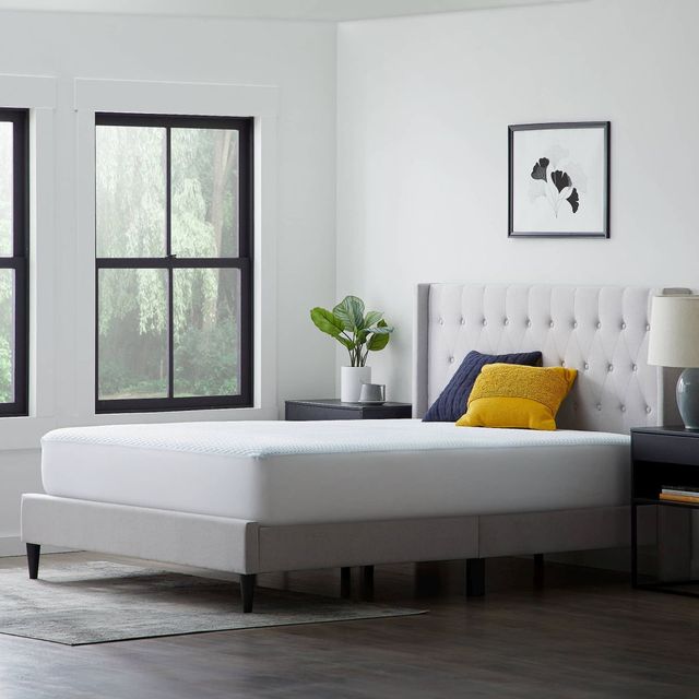 Weekender™ Cooling Split Queen Mattress Protector-3